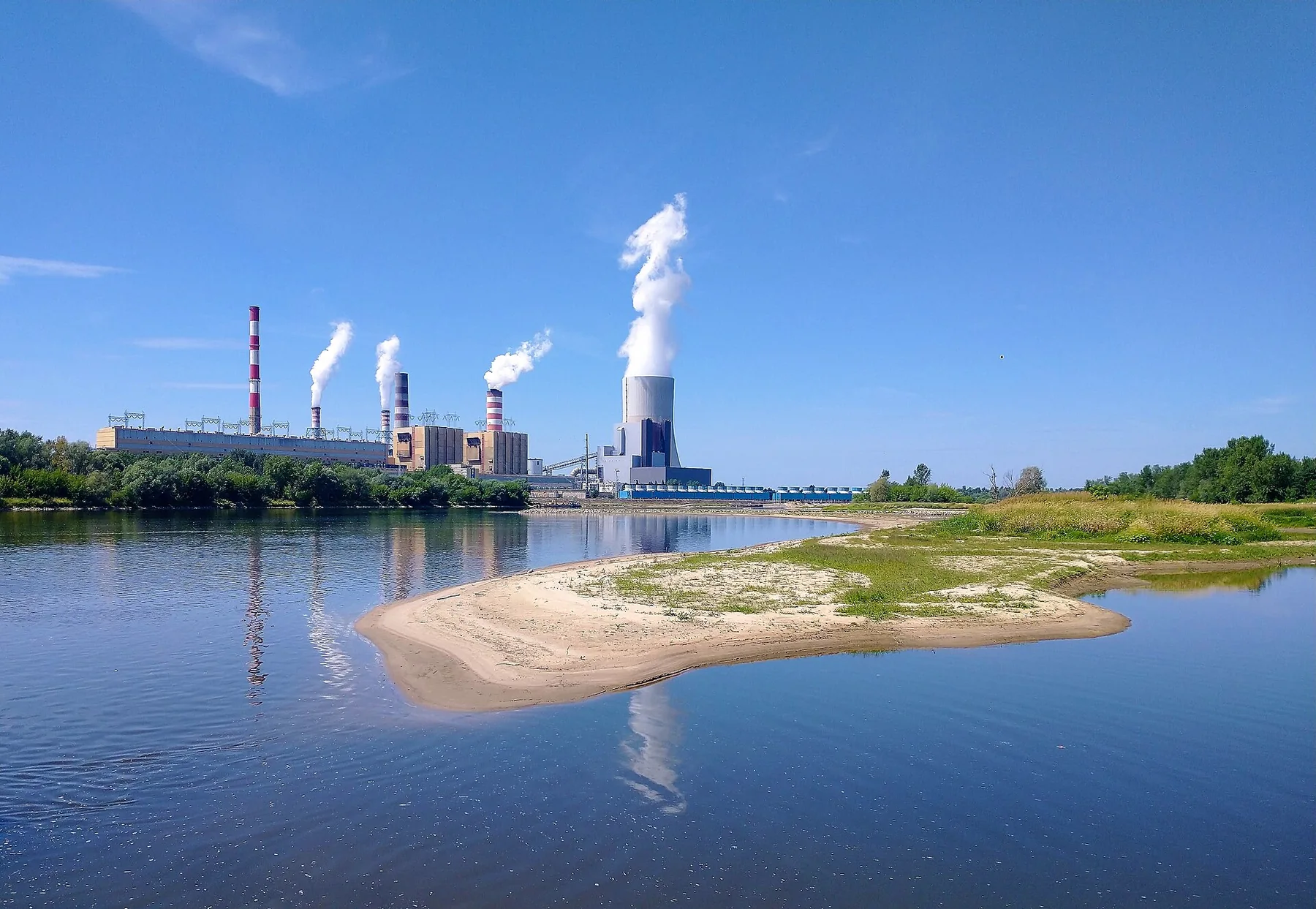 Elektrownia Kozienice, kominy i bloki energetyczne znad Wisły